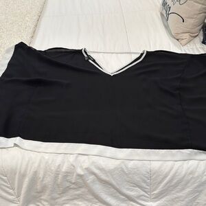 A. Byer like new Black and White Kimono V-Neck Top